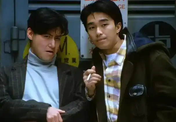 星爷与歌神张学友合作的电影《咖喱辣椒》,年轻帅气,你更喜欢谁