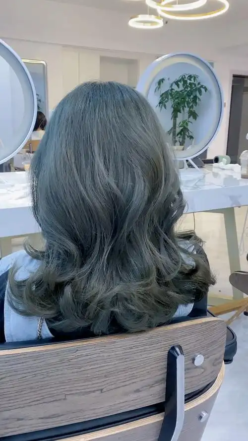 颜色是头发的灵魂,冷色系发色超显白