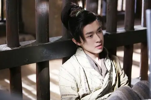 《火王之破晓之战》开播 张逸杰甜盐无缝切换__凤凰网