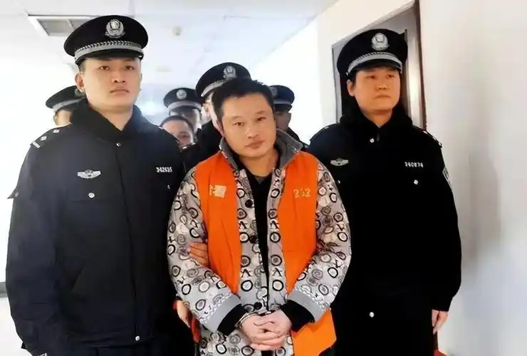 法院判决董伟故意杀人罪,对董伟执行死刑.