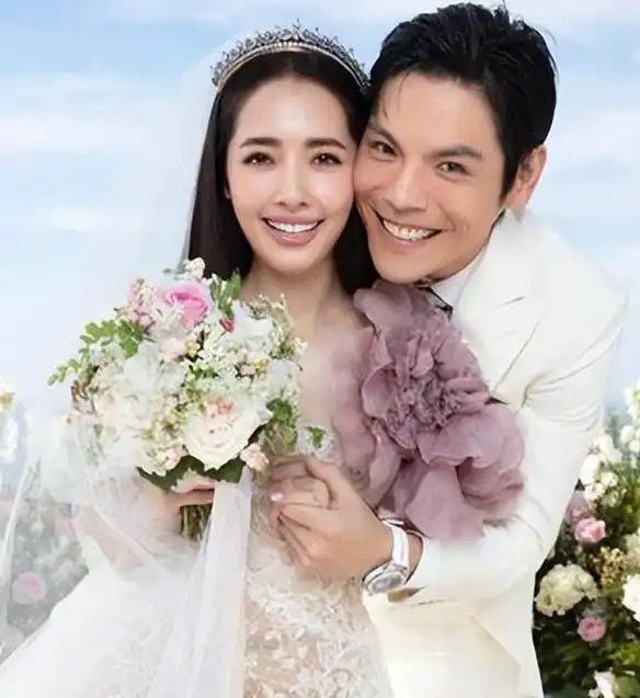 明明被向家恨之入骨的周星驰,最终向家还得靠模仿周星驰成名?