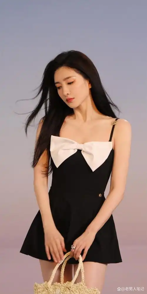 85后内娱小花江疏影罕见秀身材,当她168cm的身高穿上泳衣,是妥妥的