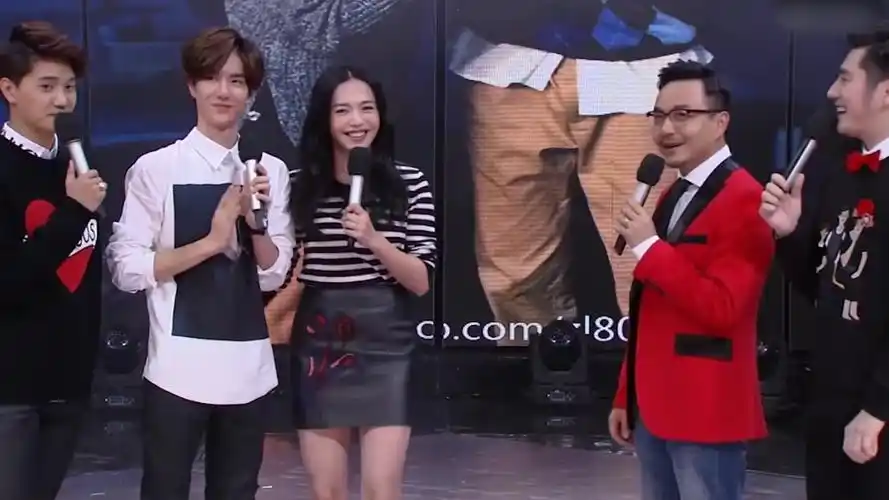 姚晨被问和王一博拍吻戏的感受,姚晨开玩笑评价:是披萨味的!