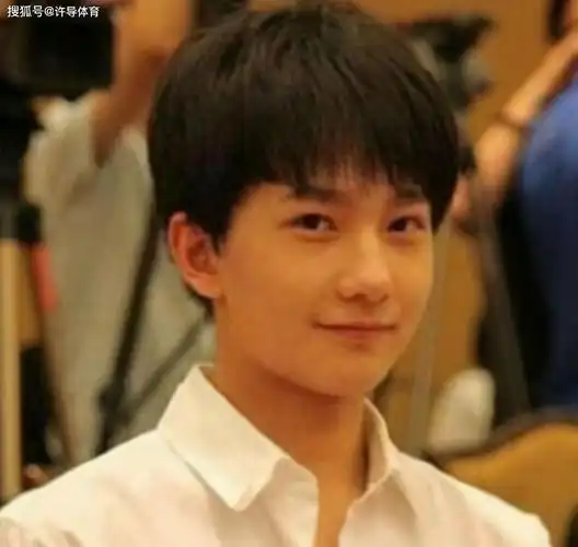 杨洋还没出道前,颜值也是依旧在线的,出道前出道后杨洋的颜值变化不