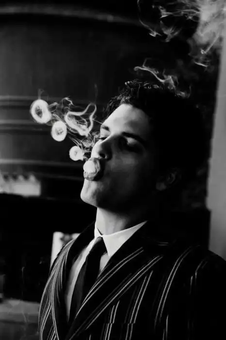 发几个男生扣(q)扣(q)头像,,,谢谢