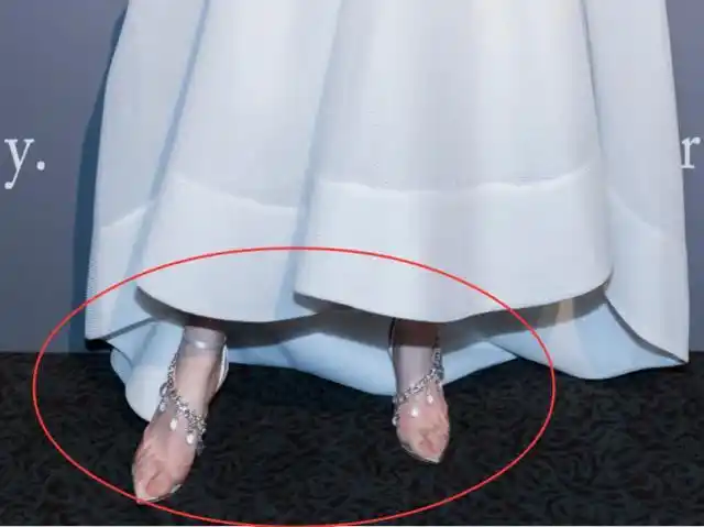 郭碧婷现身某代言活动一袭白裙从容优雅可看到脚趾头瞬间沉默