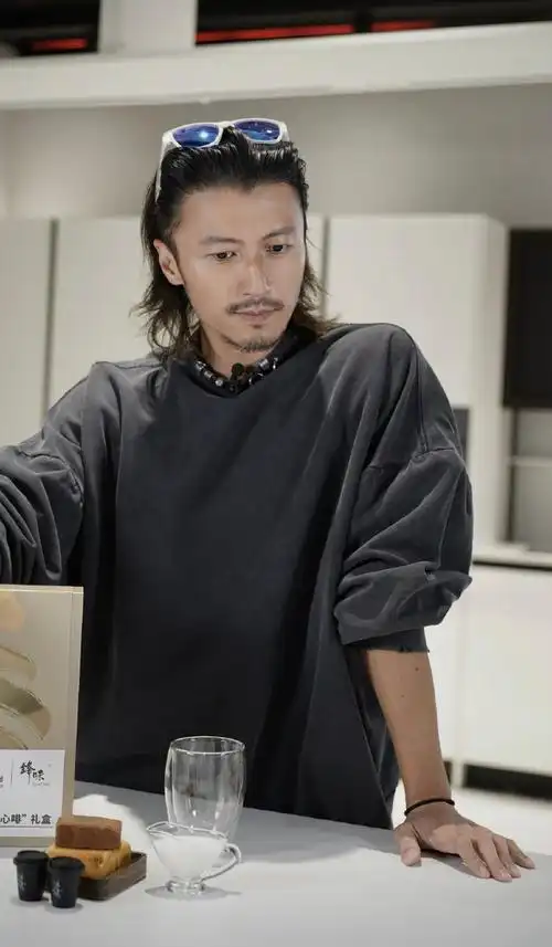 有胡须的谢霆锋##新华优品x锋味