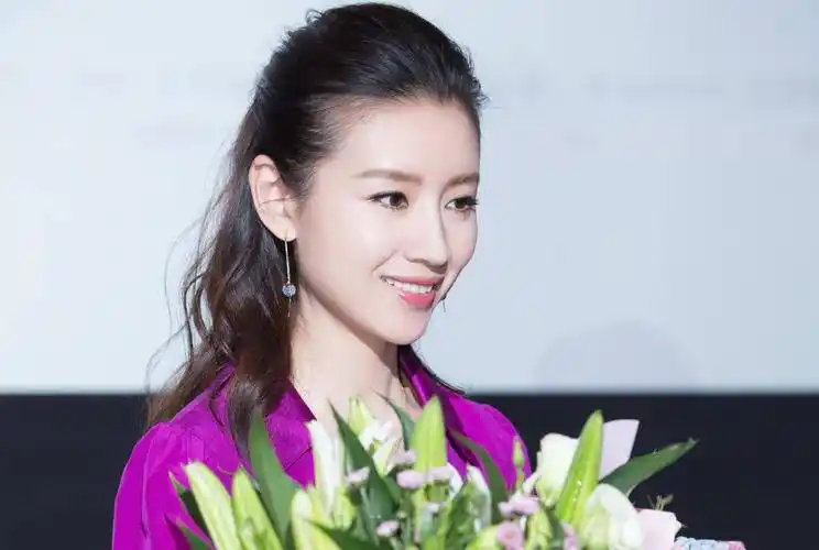 董洁直播间卖瑜伽裤,被嘲像大头娃娃,暴露女明星的身材尴尬_网友