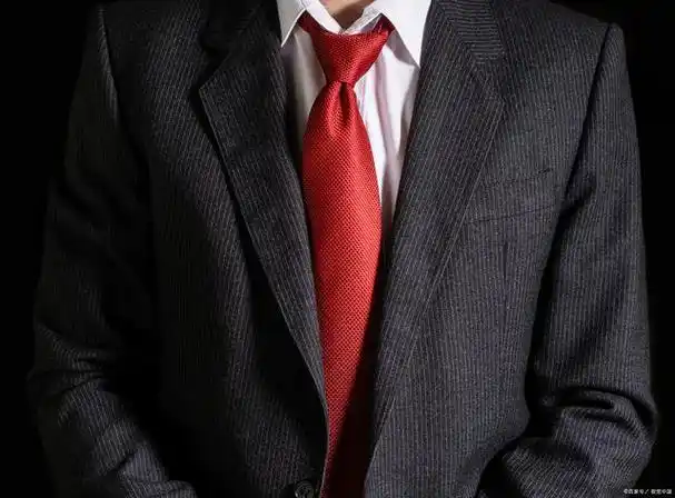 西装的基本款式分为几类?