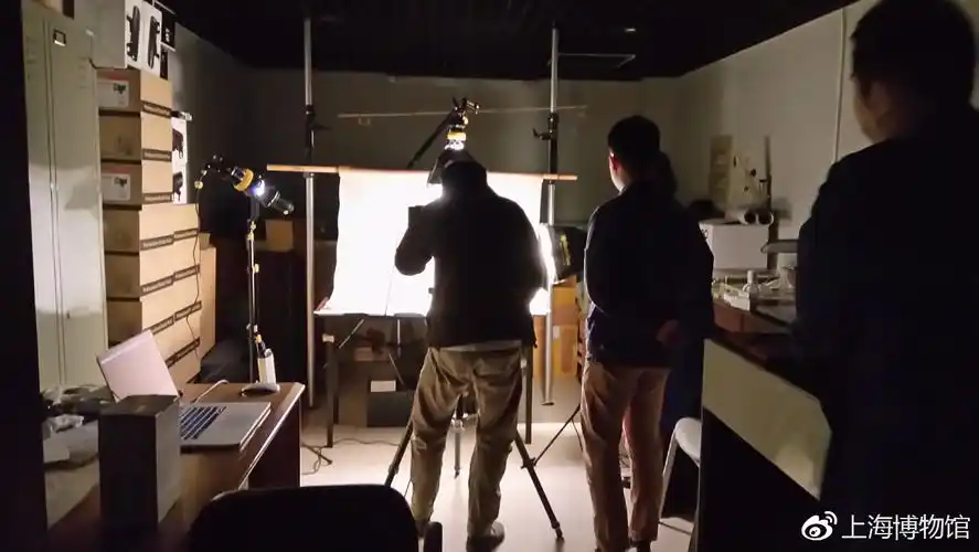 文物摄影工作现场 (图:欧阳倩仪)