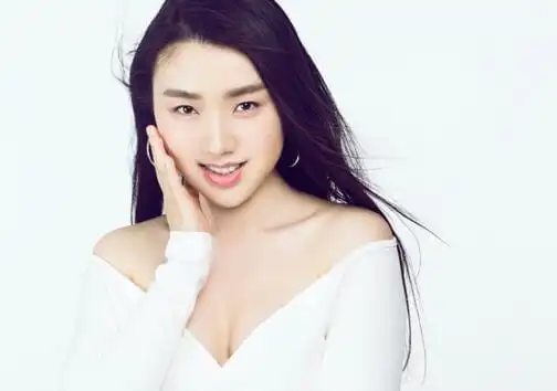 尹相杰前女友肖洋原为《妈妈包的饺子》演唱者_网易娱乐