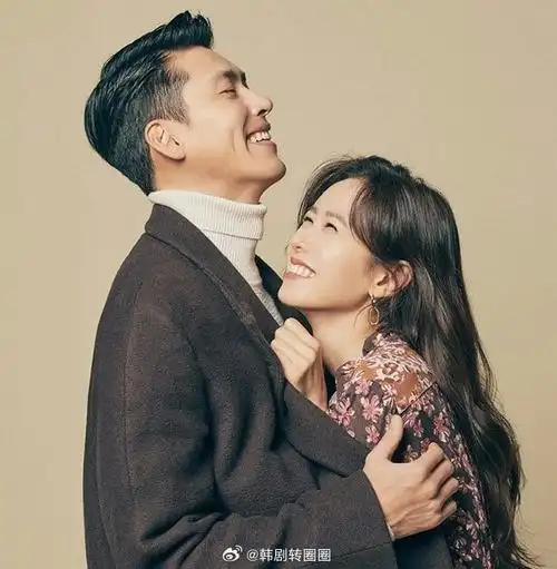 玄彬每次看孙艺珍的眼神都非常温柔,眼里只有她,在我看来,世间万物都