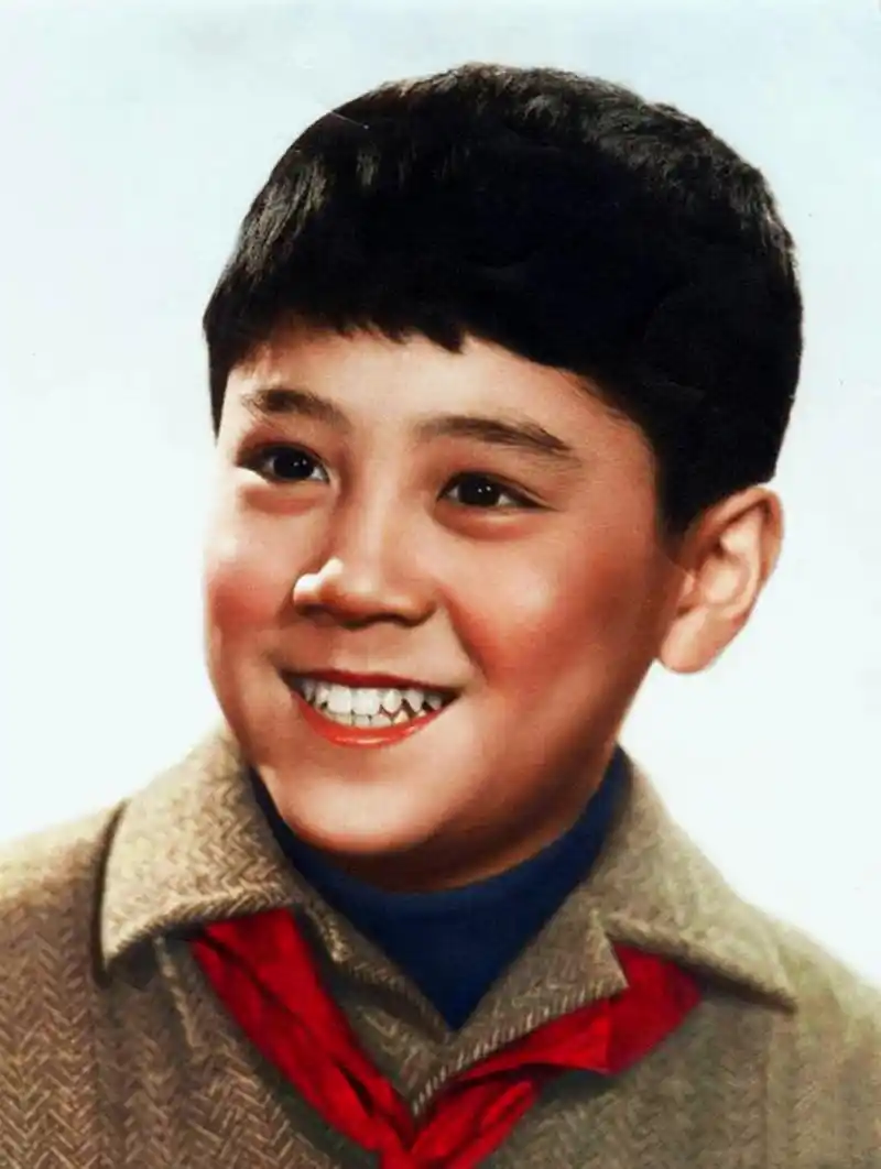 明星小时候照片:李小龙,王祖贤,成龙,林青霞,邓丽君,陈冠希