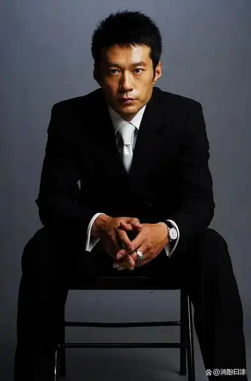 谭凯:20多岁事业有成,30岁转行当演员,如今成了宝藏大叔