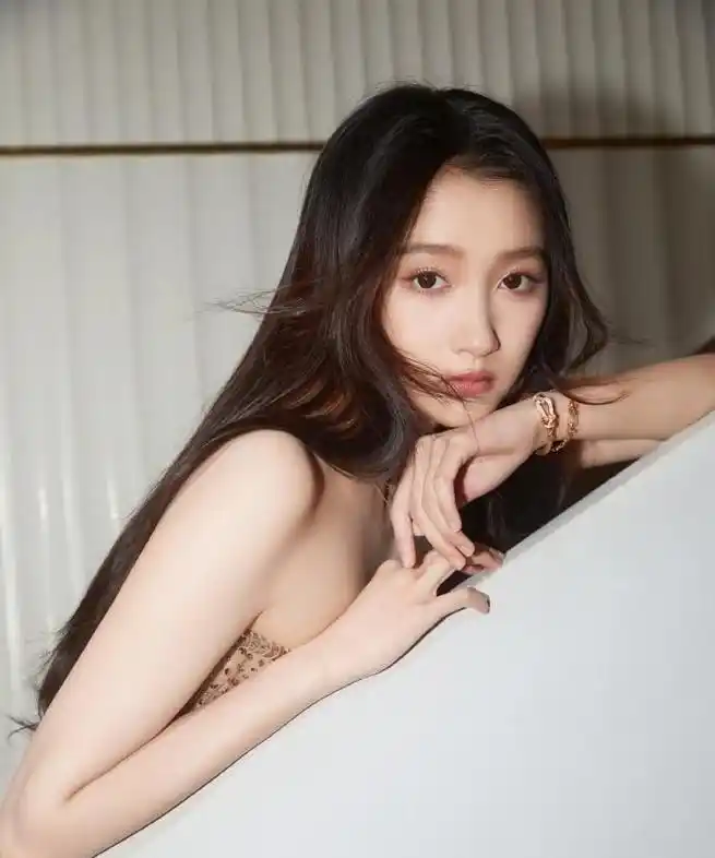 关晓彤最新造型 仙气十足