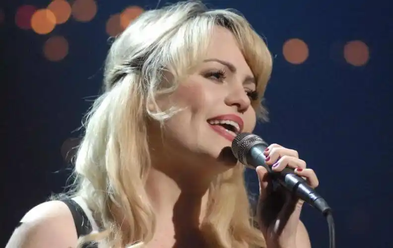 【好文分享】韵味十足,聆听烟嗓骚灵9首爵士女伶歌曲