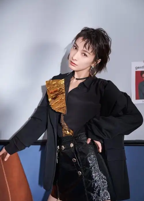 35岁吴昕发型终于选对!剪款法式短发尽显大片感,帅气又减龄