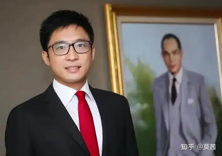 同样是霍英东的孙子霍启刚霍启山霍启仁三兄弟差别有点大