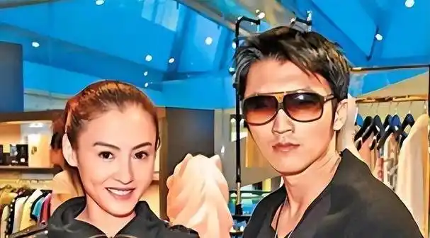 她尝试用推开对方的方式,去验证约涸诙苑叫闹械奈恢,这源于她原生