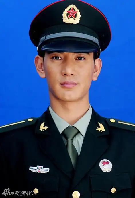 孙俪晒军装照 盘点明星军装造型(图)