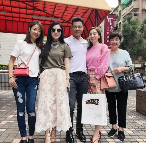 林心如晒合照曝光真实颜值,网友:苹果肌饱满,看起来非常有肉感