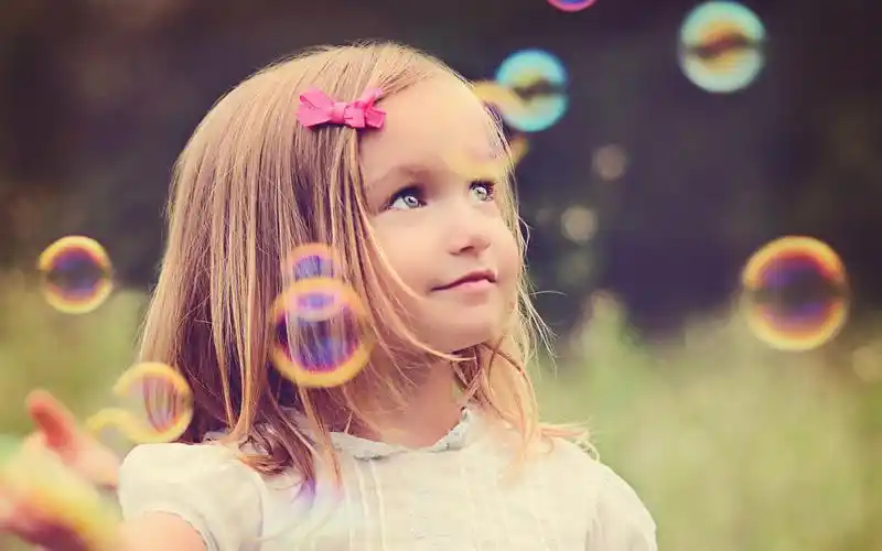 欧美非主流唯美意境可爱小女孩高清桌面壁纸(2)