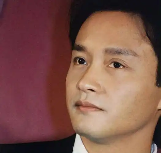 张国荣以俊俏少年造型,投入歌唱事业,到如今,也过超过十年了吧?