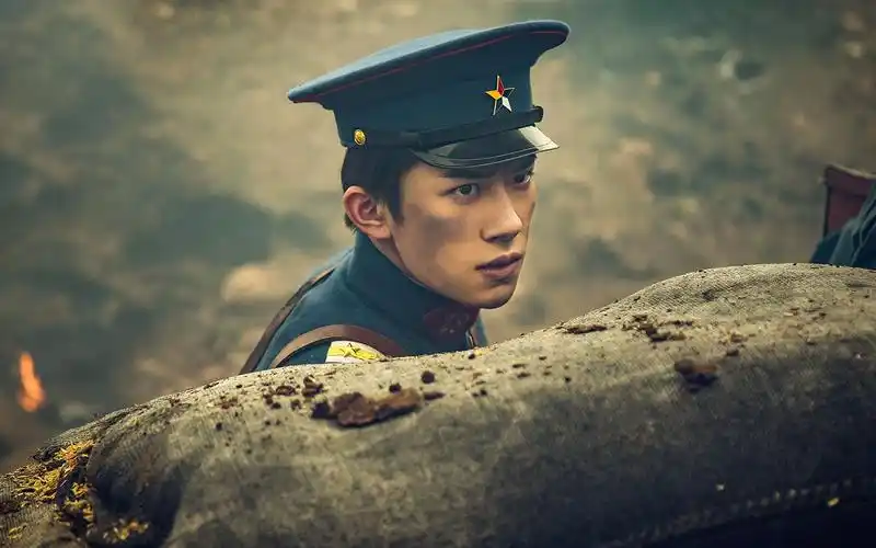 《热血同行》易烊千玺在线打人,演技大爆发,眼神里面全是戏