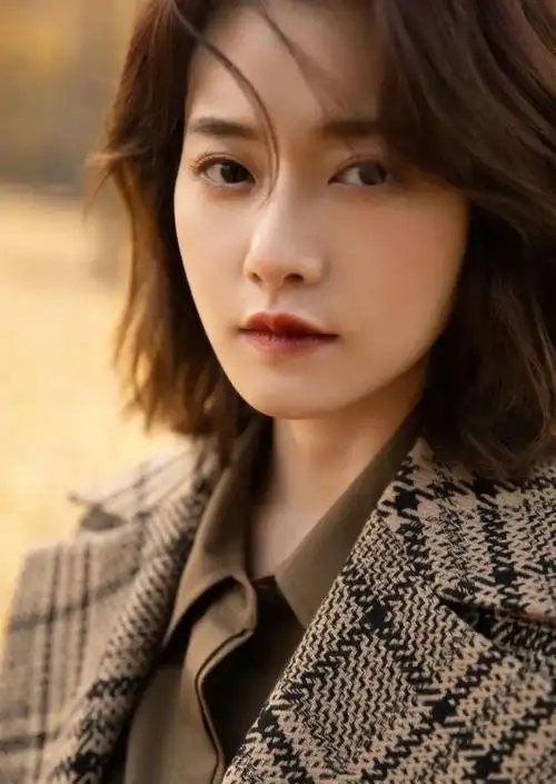 最近,因为商战热播剧《星辰大海》人气飙升的美女明星柴碧云发布了一