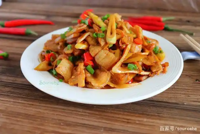 小笋炒肉,南方常见的家常菜,北方很少见,鲜香开胃,下饭又下酒
