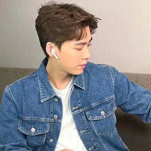 男明星的牛仔外套:肖战清爽,朱一龙会穿搭,看到王一博不愧是你_感觉