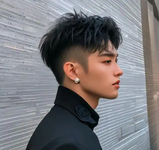 2024新时尚发型来了帅气有型不落伍很适合年轻男生