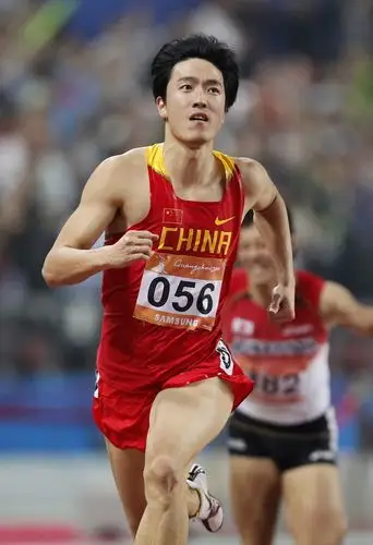 [转]110米栏刘翔破纪录豪取三连冠 书写亚运会新历史(附新浪高清组图)