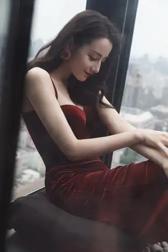 迪丽热巴性感迷人写真