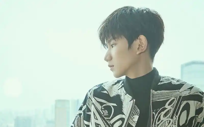 小鲜肉王源帅气迷人写真图片桌面壁纸小鲜肉王源帅气男明星