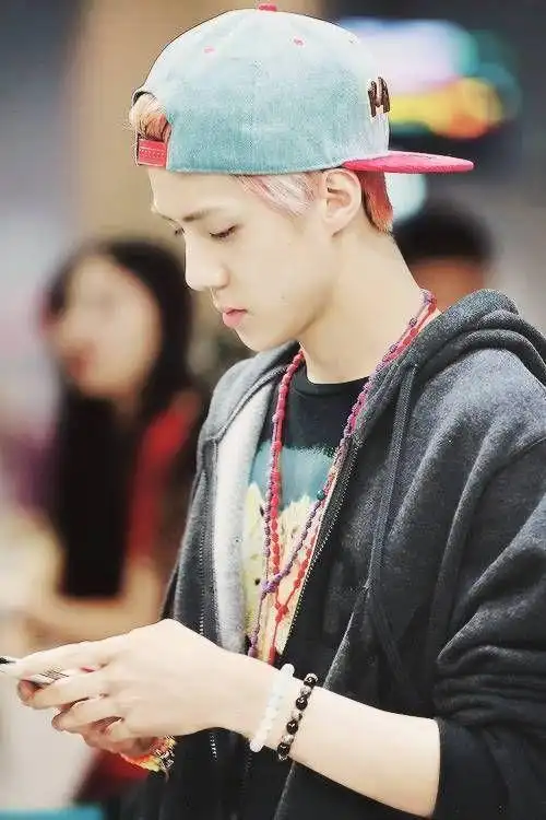 求一下吴世勋刚刚出道时候的图