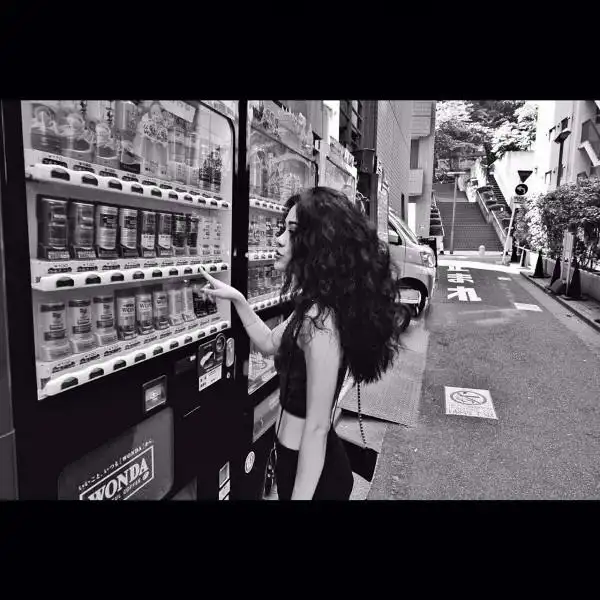 p>袁娅维(tia ray),1984年12月12日出生于湖南省怀化市,中国内地流行