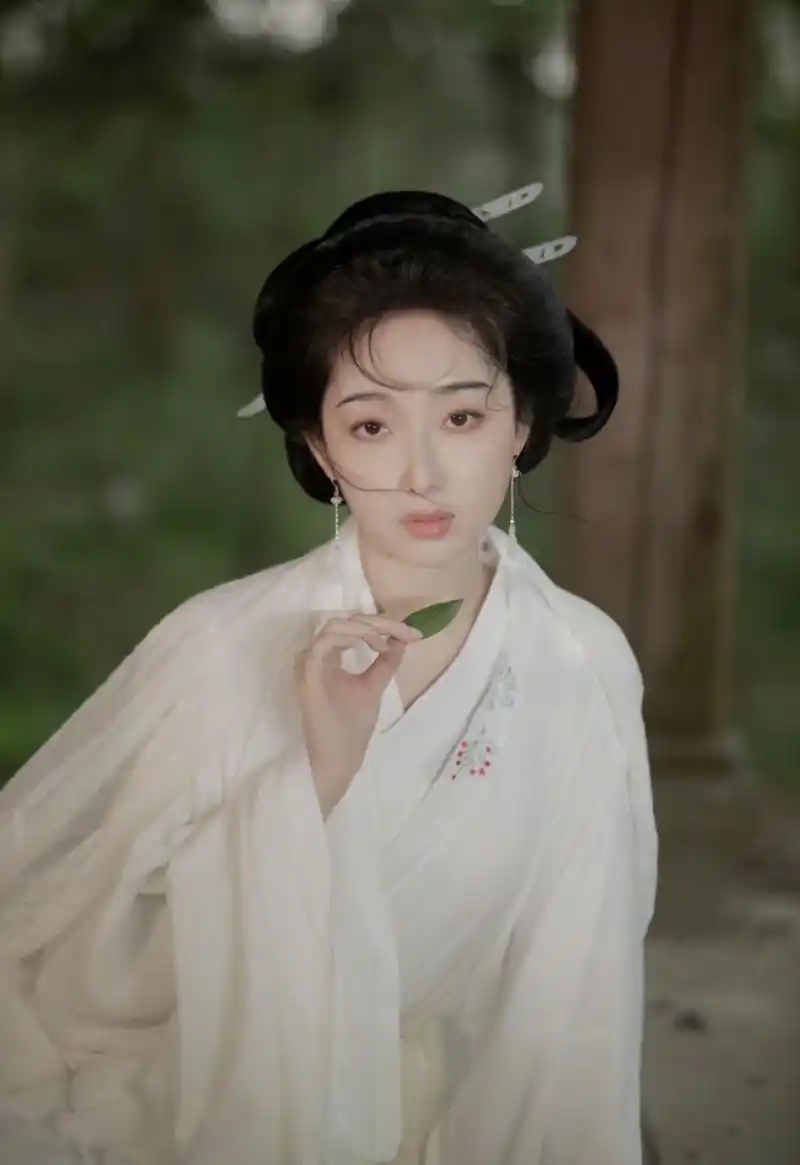 蒋梦婕古装仙女照,真美[亲吻]