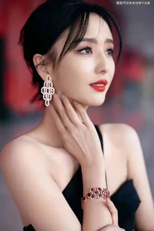 性感小虎牙-佟丽娅,这样的丫丫谁能不爱?