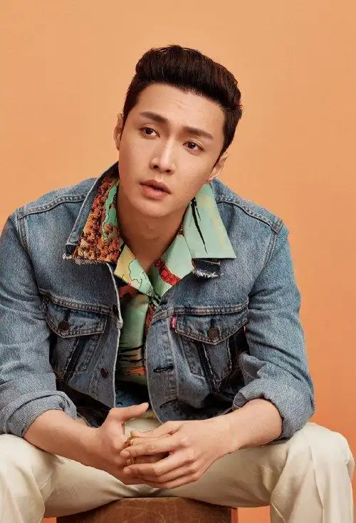 男生头发向后梳的发型帅气时尚大背头短发造型