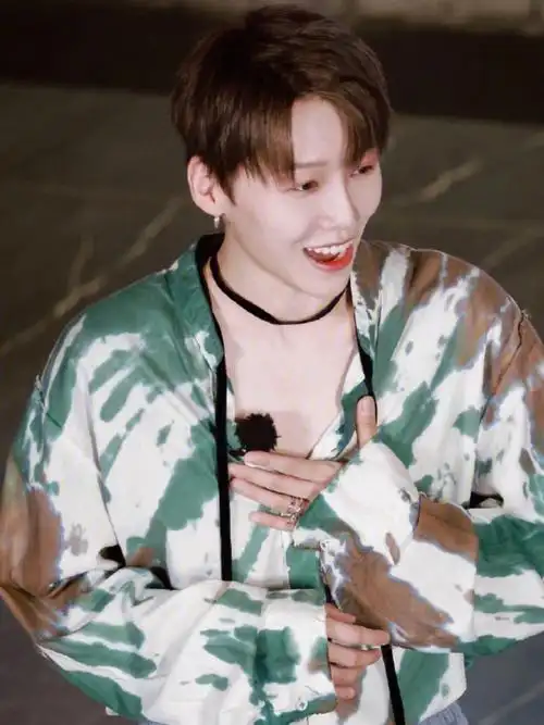 刘雨昕笑到好开心哟120821