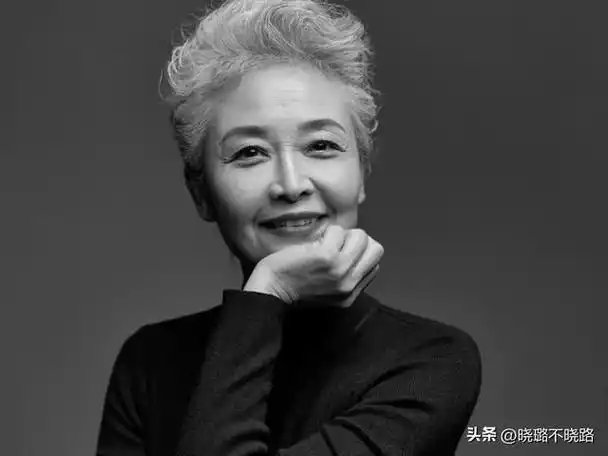 白发不染,不穿老年装,比年轻人还时髦|发型|微卷|盘发|上海市_网易