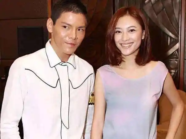 傍陶晶莹恋周瑛琦"脚趾",备胎张柏芝后,陈小春转身娶了应采儿_时候_陈