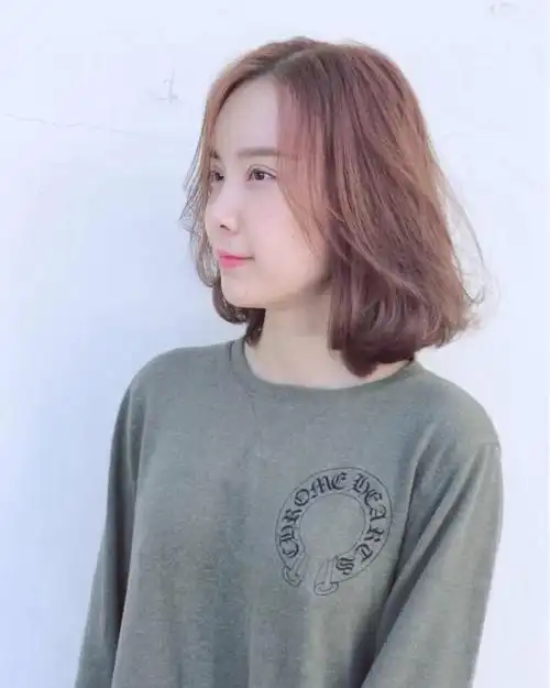 减龄瘦脸堪比整形,换发型前看看吧(适合圆脸的中短发发型女) - 冷求网