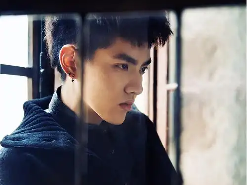 侧颜偶像:迪丽热巴名牌式侧颜,吴亦凡真心帅!