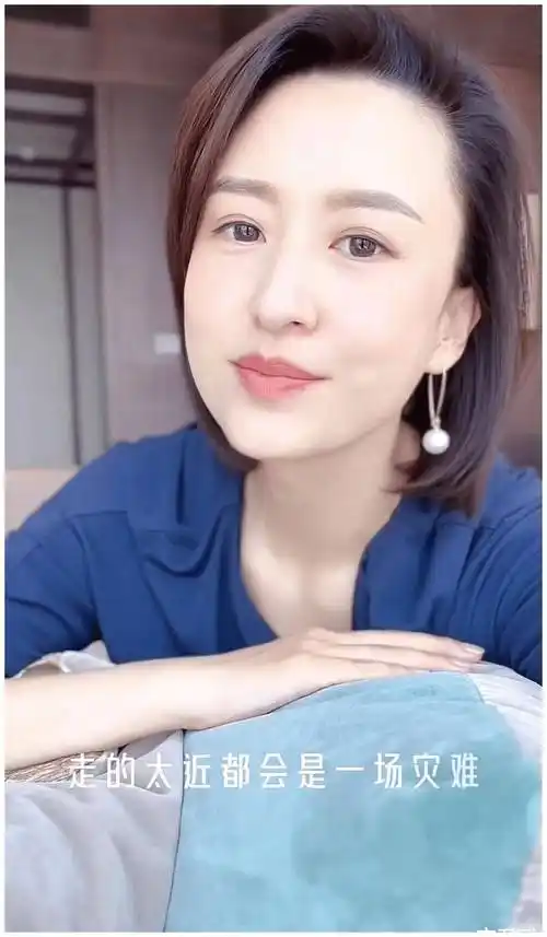 开始转行做自媒体,独自潇洒疑与富豪老公离婚_张雷_张磊_生活