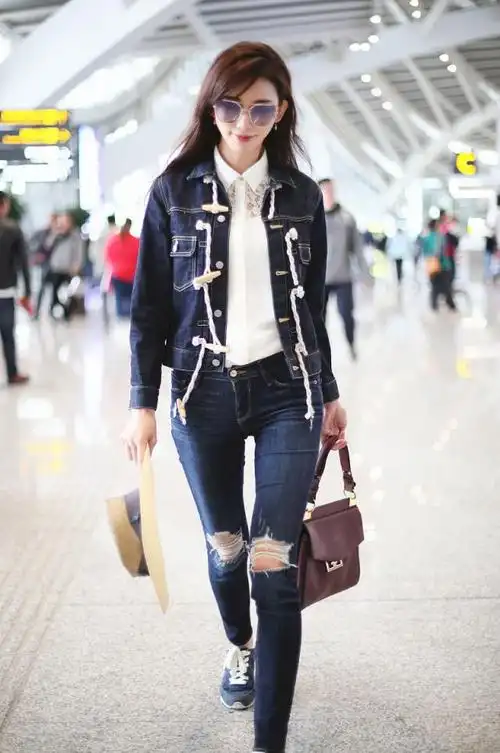 林志玲街拍:牛仔夹克 破洞牛仔裤 帅气丹宁风