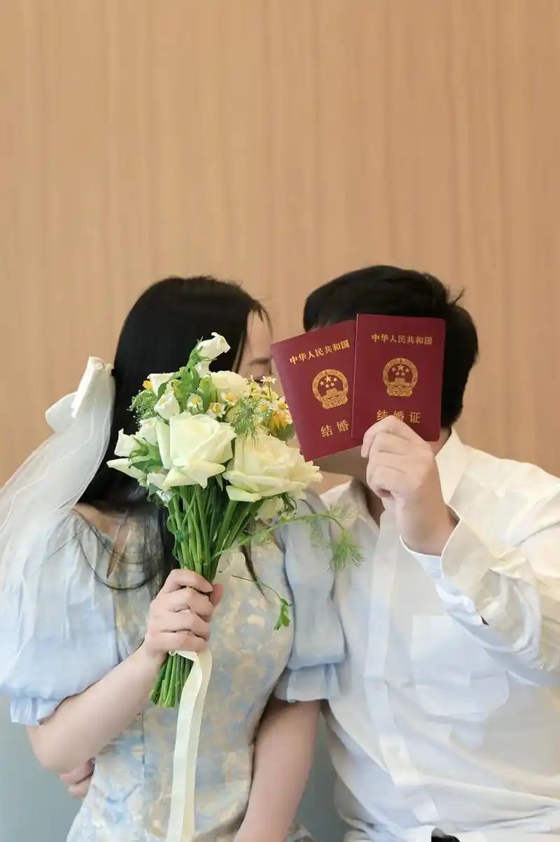 第1集93领证跟拍|今天被他俩甜到了～修图的时候,我忍不住跟 - 抖音