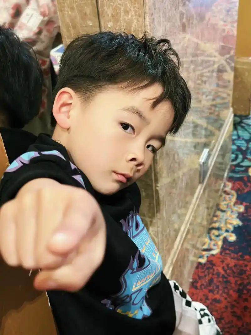 他上台表演搞得我好紧张#街舞男孩 - 抖音