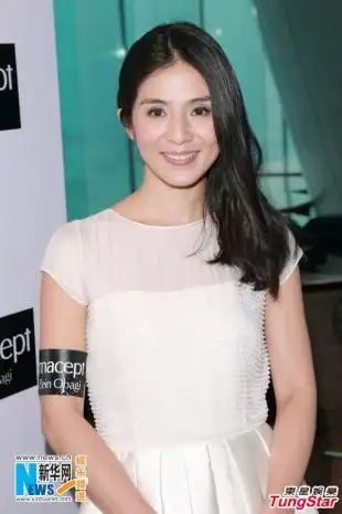 杨采妮笑称做导演的自己可以素颜不化妆去片场开工,但回复艺人身份后